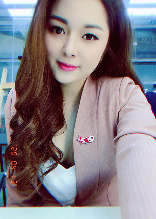 Diệu Linh không buông xuôi. Những lần chọc tuỷ kiểm tra khiến cô chỉ muốn ngã quỵ nhưng nhìn những bệnh nhân nặng hơn, Diệu Linh lại có động lực để bước tiếp.