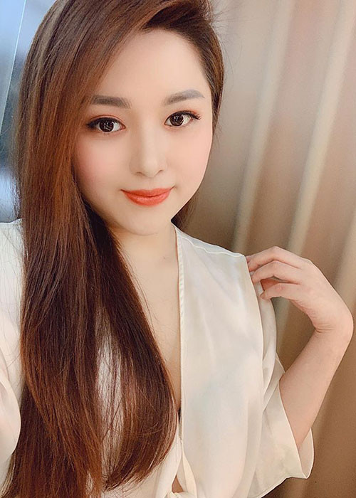 “Tôi học cách suy nghĩ đơn giản, xem nhẹ mọi vấn đề trong cuộc sống, tìm niềm vui trong những điều nhỏ nhặt hàng ngày chứ không suy nghĩ quá xa xôi”, Diệu Linh cho hay.