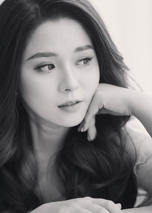 Khi sức khỏe có vấn đề, Diệu Linh chịu đựng một mình hoặc tâm sự với người bạn thật thân. “Tôi lấy lại tinh thần khá nhanh và quyết tâm sống chung, chiến đấu với bệnh tật”, nữ MC tâm sự.