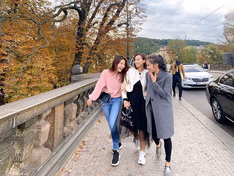 Lã Thanh Huyền và Diễm My có nhiều khoảnh khắc vui vẻ bên nhau ở hậu trường phim.