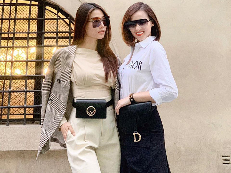 Cả hai đều trẻ trung, sành điệu.