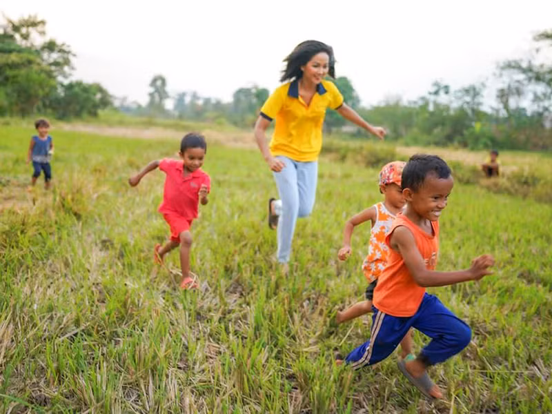 H'hen Niê vẫn luôn hướng tới các hoạt động cộng đồng.