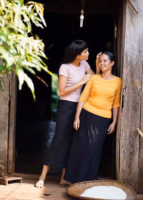 Chia sẻ về các Vlog tại quê nhà vừa qua, H'hen Niê cho biết, cô chỉ có mục đích truyền năng lượng tích cực cho mọi người để giảm không khí nặng nề do ảnh hưởng của COVID-19.