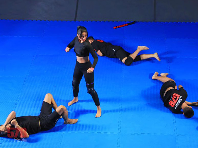 H’Hen Niê tiết lộ cô nhận được đến 5 lời mời đóng phim nhưng do COVID-19 nên mọi kế hoạch không theo ý muốn. Hiện tại, bộ phim chắc chắn có sự góp mặt của nàng hoa hậu là "578: Phát đạn của kẻ điên” do đạo diễn Lương Đình Dũng thực hiện.