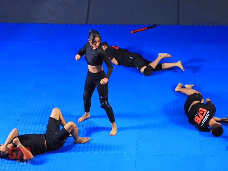 H’Hen Niê tiết lộ cô nhận được đến 5 lời mời đóng phim nhưng do COVID-19 nên mọi kế hoạch không theo ý muốn. Hiện tại, bộ phim chắc chắn có sự góp mặt của nàng hoa hậu là "578: Phát đạn của kẻ điên” do đạo diễn Lương Đình Dũng thực hiện.