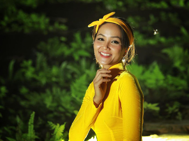 Sau khi trở thành hoa hậu, chân dài sinh năm 1992 liên tục làm mới phong cách để không trở nên nhàm chán.