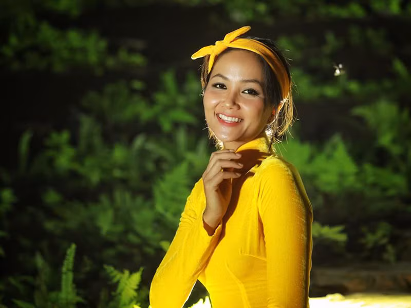 Sau khi trở thành hoa hậu, chân dài sinh năm 1992 liên tục làm mới phong cách để không trở nên nhàm chán.