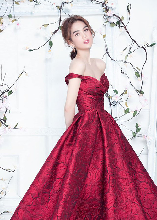 Gần đây, Ngọc Trinh gây chú ý khi tiết lộ ngày chốt đơn 4 tỷ tiền hàng, doanh thu khoảng 1,6 tỷ trong vai trò CEO một công ty.