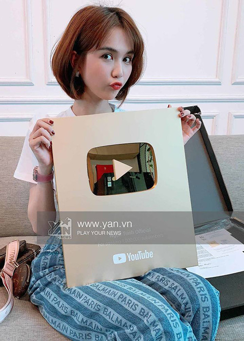 Trong 1-2 năm trở lại đây, Ngọc Trinh kinh doanh online trên Youtube. Lĩnh vực của chân dài là làm đẹp, du lịch, đập hộp đồ hiệu.