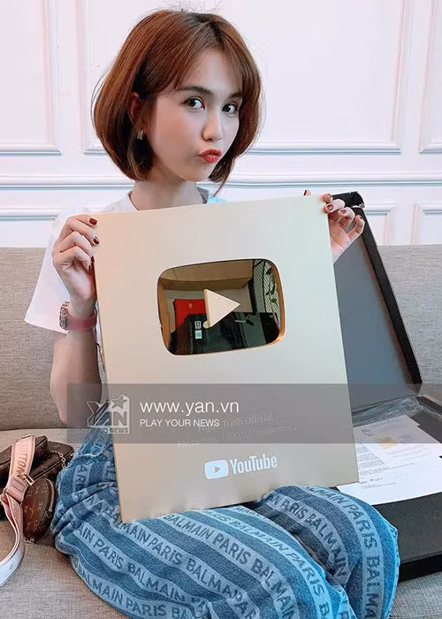 Trong 1-2 năm trở lại đây, Ngọc Trinh kinh doanh online trên Youtube. Lĩnh vực của chân dài là làm đẹp, du lịch, đập hộp đồ hiệu.