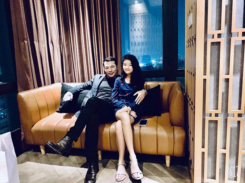 Trần Bảo Sơn từng bày tỏ, anh cảm thấy may mắn và hạnh phúc bởi con gái tinh tế, hiểu chuyện, không bao giờ đặt cho anh và Trương Ngọc Ánh những câu hỏi khó xử về chuyện ly hôn. Ảnh: FBNV