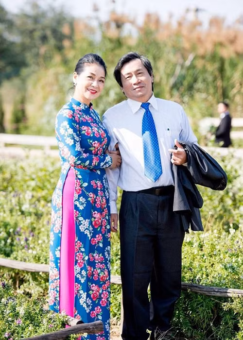 Ngoài đời, nữ nghệ sĩ có tổ ấm vô cùng hạnh phúc bên người chồng thứ hai. Ảnh: Công lý xã hội