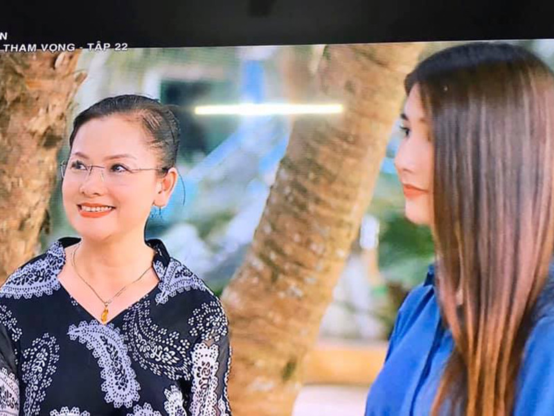 Cũng đóng "Tình yêu và tham vọng", nghệ sĩ Quế Thu vào vai bà Thương - Giám đốc Trung tâm trại trẻ mồ côi. Ảnh: FBNV