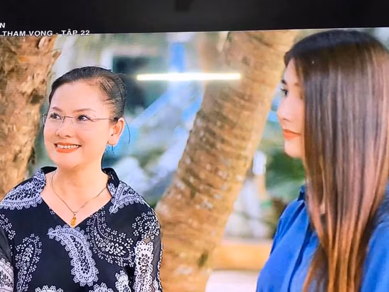 Cũng đóng "Tình yêu và tham vọng", nghệ sĩ Quế Thu vào vai bà Thương - Giám đốc Trung tâm trại trẻ mồ côi. Ảnh: FBNV