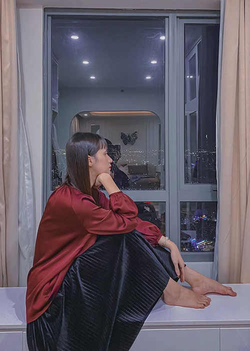 Giống Lâm Khánh Chi, trí nhớ của Hương Giang Idol cũng giảm sút sau khi chuyển giới. Năm 2017, chia sẻ trên Saostar, Hương Giang kể một năm phải tiêm thuốc mê ba lần để phẫu thuật và di chứng hậu phẫu khiến cô gặp nhiều vấn đề về trí nhớ.