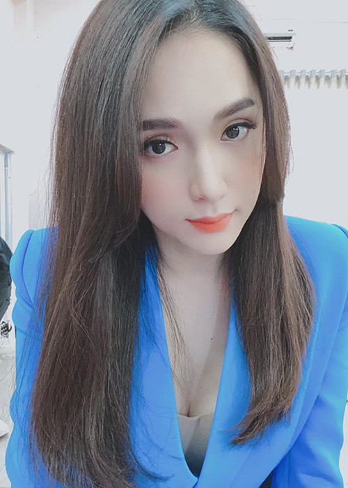 Ngoài ra, khoảng thời gian sau chuyển giới, Hương Giang từng mắc bệnh trầm cảm. Cô buồn, suy sụp, thường xuyên nghĩ đến cái chết. Tuy nhiên, nhờ có chị gái ngủ chung phòng, đêm nào Hương Giang nằm khóc đều được chị động viên, an ủi, cuối cùng Hương Giang cũng vượt qua.