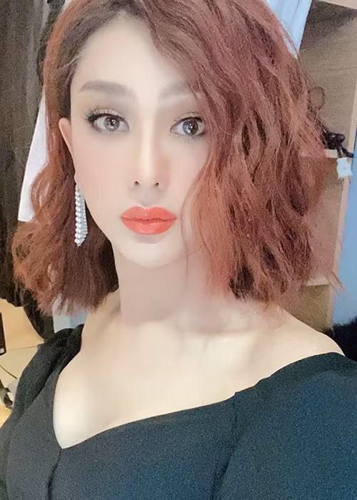 Sau ca phẫu thuật chuyển giới vào năm 2012, Lâm Khánh Chi nhiều lần chia sẻ về sức khỏe giảm sút rõ rệt, yếu ớt hơn những phụ nữ bình thường và rất hay quên. Hiện tại, để duy trì sức khỏe và sắp đẹp, cô dùng rất nhiều thuốc hỗ trợ.