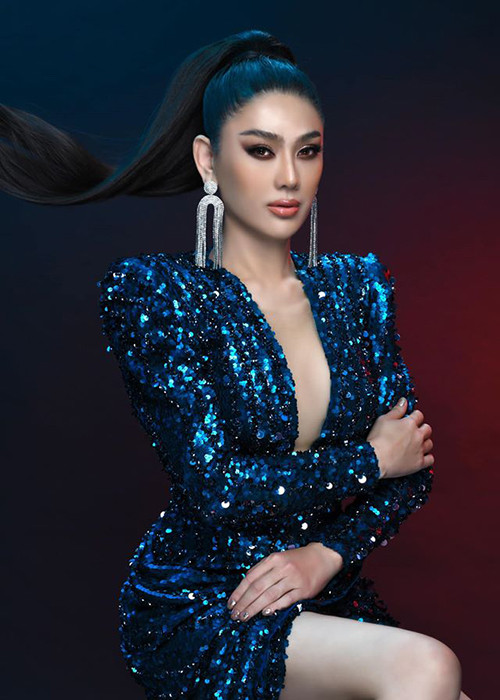 Nhớ lại quãng thời gian nằm trên giường phẫu thuật, nữ ca sĩ nói: “Ngày đầu tiên thấy mình là con gái, tôi thực sự rất mừng. Nhưng khi đau quá thì tôi không kìm được nước mắt. Thời gian đó, tôi bị nhiễm trùng, tưởng sẽ chết trên đất Thái...".