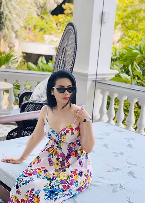 Quỳnh Hoa thường xuyên ăn chay, cố gắng tập squat 30 phút để săn chắc và tăng vòng 3.