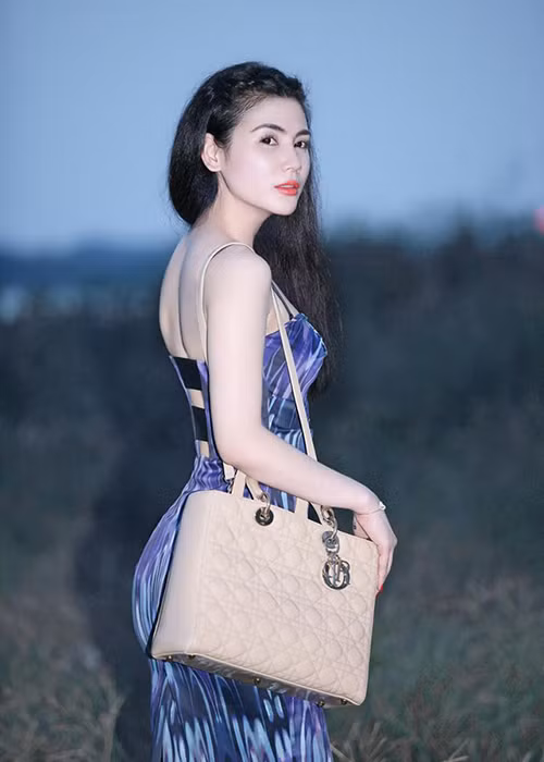 Hình ảnh Quỳnh Hoa xinh đẹp, quyến rũ và gương mặt "Tây" cách đây nhiều năm.