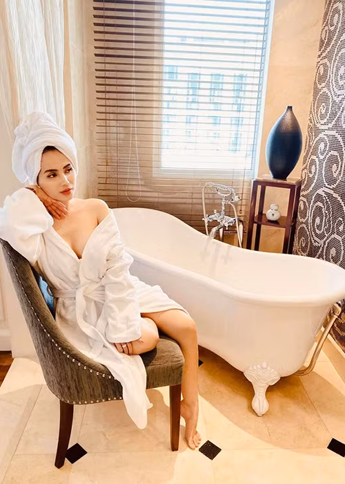 Quỳnh Hoa hiện tại vẫn gợi cảm, trẻ trung.