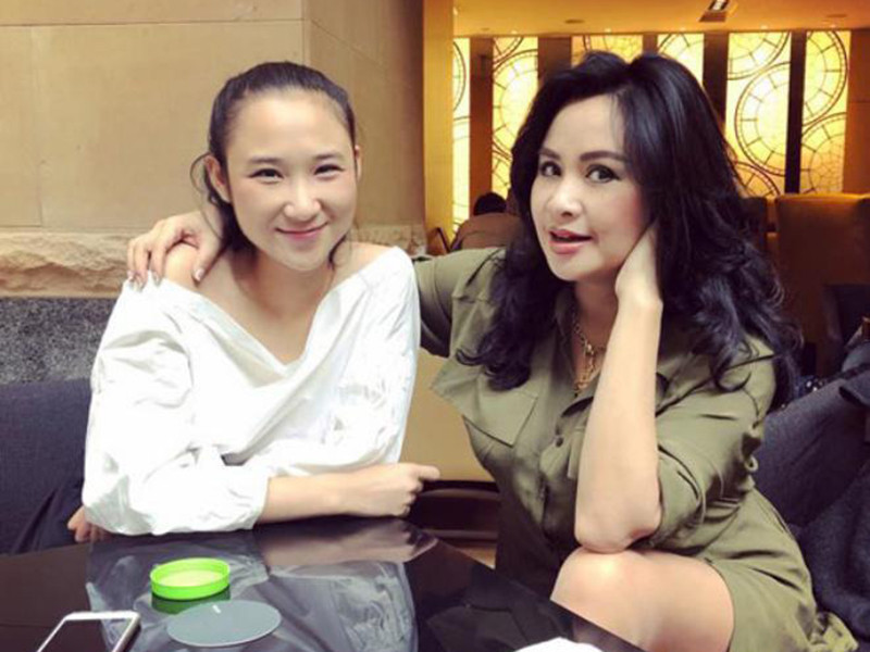 Năm 19 tuổi, Thanh Lam hạ sinh con gái đầu lòng và đặt tên con là Hồng Vân. Về danh tính bố của Hồng Vân, Thanh Lam chọn cách giữ kín.