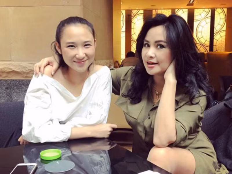 Năm 19 tuổi, Thanh Lam hạ sinh con gái đầu lòng và đặt tên con là Hồng Vân. Về danh tính bố của Hồng Vân, Thanh Lam chọn cách giữ kín.