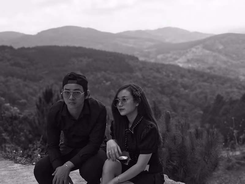 Bảo Ngọc không hối hận khi kết hôn và sinh con cho Hoài Lâm. Cô nói từ sau khi có con, cô sống thực tế nên kéo Hoài Lâm vào thực tế, nhưng quên mất chồng có tính nghệ sĩ và cần mộng mơ.