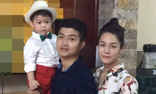 Nhat Kim Anh to bi chong cu duoi ve khi den dua con di choi