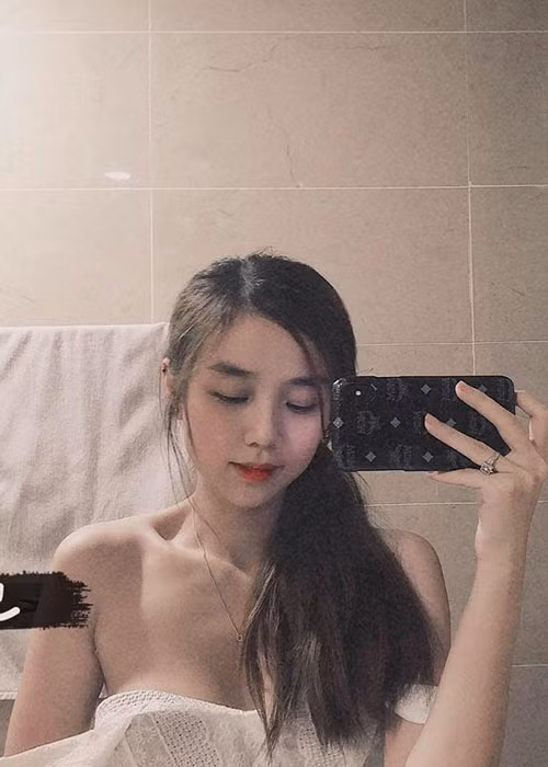 Vo cu Hoai Lam mat xinh, voc dang goi cam du da 2 con