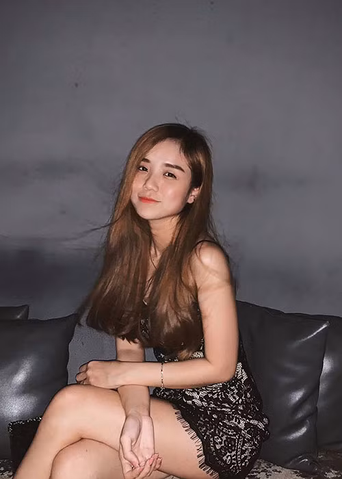 Trong khoảng thời gian vướng nghi vấn hôn nhân rạn nứt, Bảo Ngọc đăng tải nhiều ảnh gợi cảm nhưng gương mặt không giấu được vẻ đượm buồn.