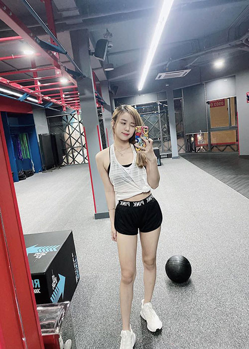 Bà mẹ hai con thi thoảng khoe hình ảnh đi tập luyện để giữ hình thể.