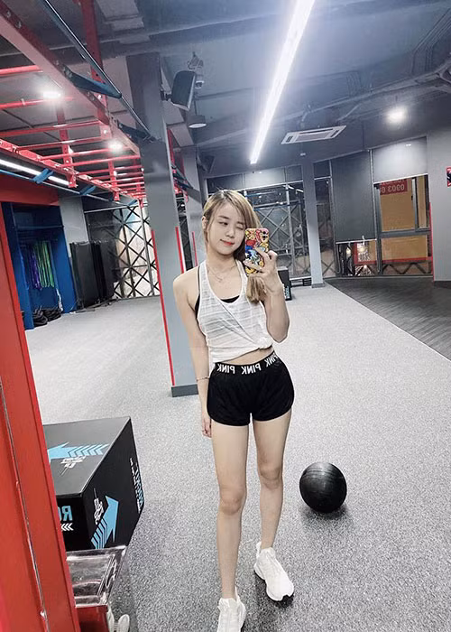 Bà mẹ hai con thi thoảng khoe hình ảnh đi tập luyện để giữ hình thể.