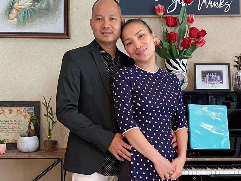 Mới đây, nữ ca sĩ để lộ gương mặt hồi phục nhanh sau vụ bỏng qua loạt ảnh kỷ niệm 11 năm ngày cưới.