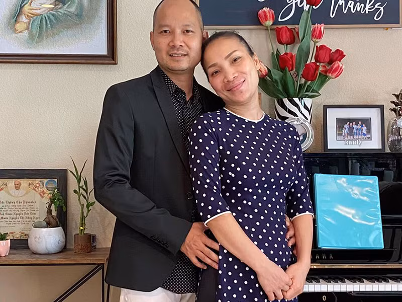 Mới đây, nữ ca sĩ để lộ gương mặt hồi phục nhanh sau vụ bỏng qua loạt ảnh kỷ niệm 11 năm ngày cưới.