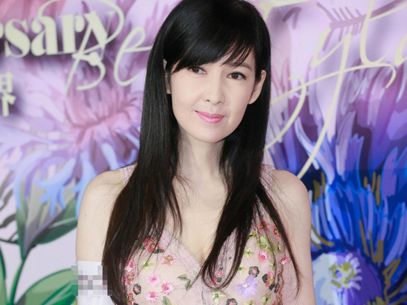 Châu Huệ Mẫn không muốn sinh con để giữ vóc dáng cũn như không thể chăm sóc một đứa trẻ. Ban đầu gia đình chồng của cô phản đối nhưng rồi cũng ủng hộ. Vì không vướng bận con cái, Châu Huệ Mẫn nuôi rất nhiều thú cưng. Ảnh: Zing