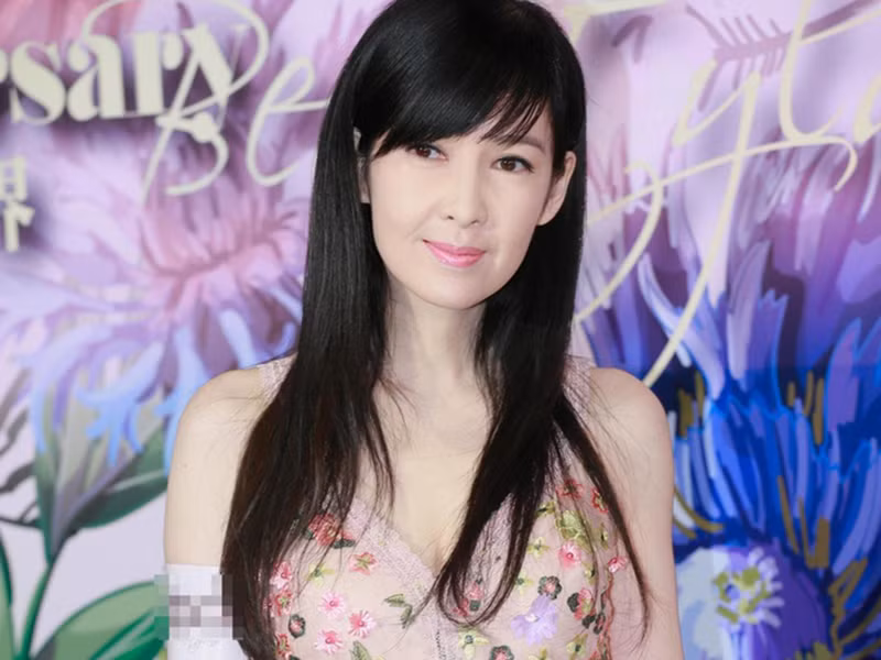 Châu Huệ Mẫn không muốn sinh con để giữ vóc dáng cũn như không thể chăm sóc một đứa trẻ. Ban đầu gia đình chồng của cô phản đối nhưng rồi cũng ủng hộ. Vì không vướng bận con cái, Châu Huệ Mẫn nuôi rất nhiều thú cưng. Ảnh: Zing