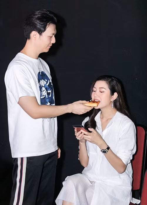 Nàng á hậu được chồng cưng như trứng mỏng.