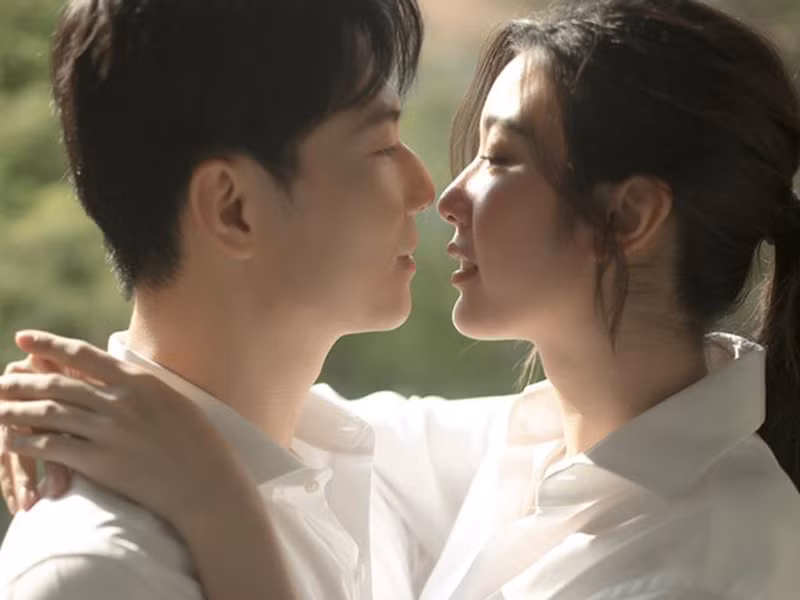  Á hậu Thúy Vân cho biết, cô sẽ lên xe hoa vào ngày 25/7 tới đây. Hiện tại, cô rất hồi hộp và tất bật chuẩn bị cho đám cưới mơ ước của cuộc đời mình.