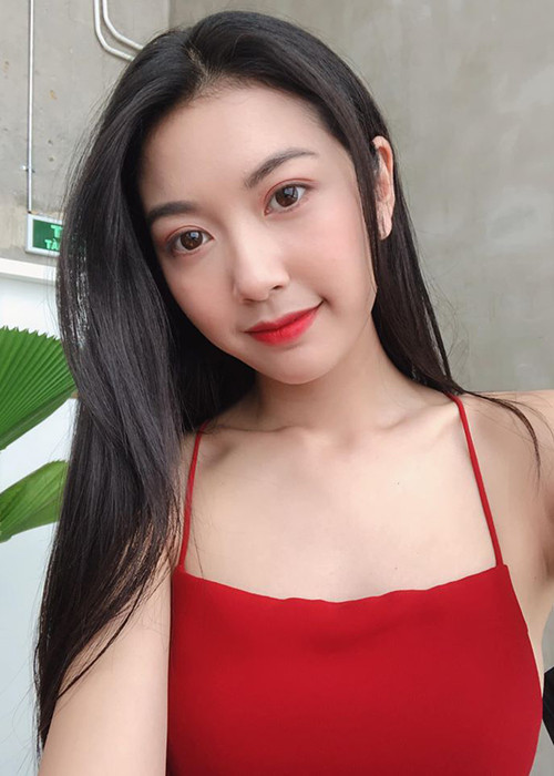 Chân dài sinh năm 1993 giữ bí mật chuyện tình cảm với doanh nhân Nhật Vũ cho đến tháng 3/2020 khi cô được cầu hôn.