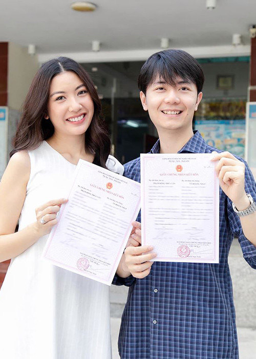 Cách đây không lâu, Thúy Vân và doanh nhân Nhật Vũ đăng ký kết hôn tại TP HCM.