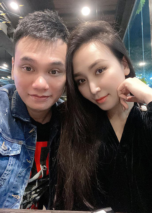 Khắc Việt từng đặt ra mẫu bạn đời lý tưởng là cô gái ngoan hiền, biết nấu nướng. Tuy nhiên, anh lại chọn kết hôn với Thanh Thảo dù cô không thạo việc nhà.