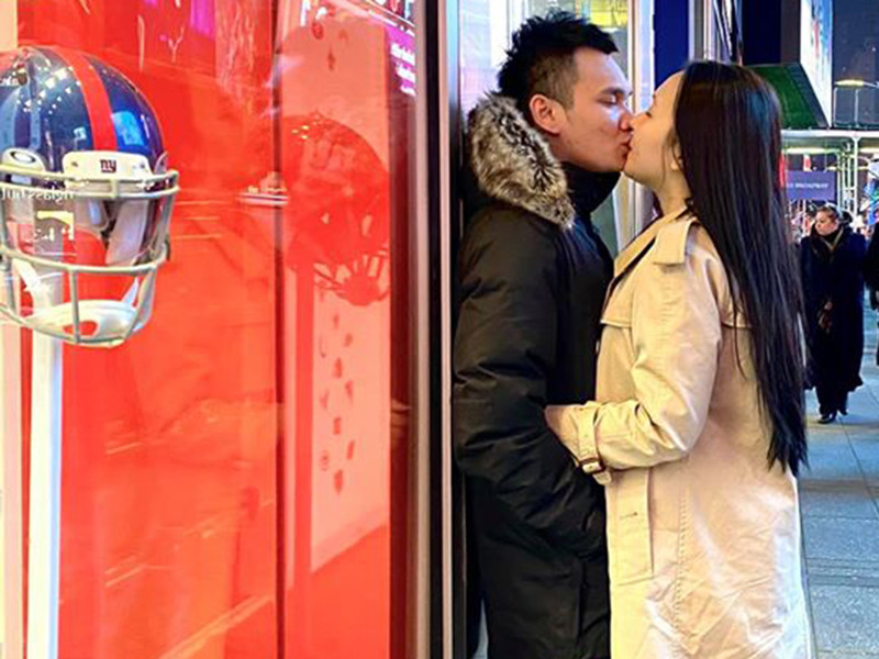 Khắc Việt không ngại nấu ăn, chăm sóc vợ mang bầu.