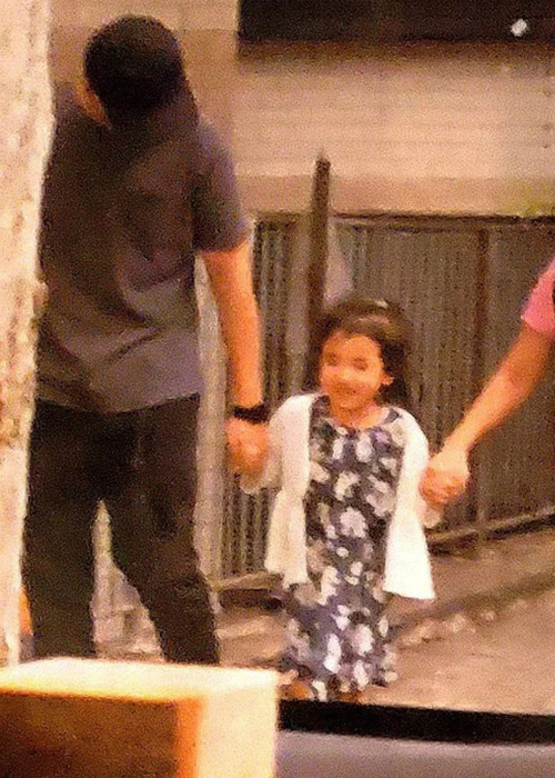 Anh luôn có mặt trong các sự kiện quan trọng của con gái như sinh nhật, các buổi biểu diễn ở trường. Ảnh: QQ