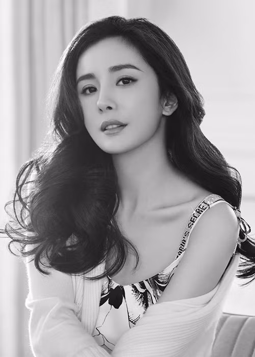 Số lần Dương Mịch về Hong Kong thăm con gái sau ly hôn chỉ đếm trên đầu ngón tay nên cô bị chỉ trích là bà mẹ vô tâm. Ảnh: Đẹp