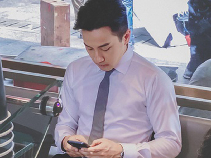 Lưu Khải Uy nhận lời đóng một số dự án phim. Tuy nhiên, các vai diễn của anh không tạo được hiệu ứng. Có thể nói, sự nghiệp của Lưu Khải Uy vẫn mờ nhạt. Ảnh: Zing