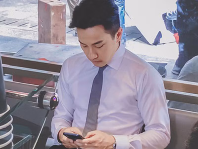 Lưu Khải Uy nhận lời đóng một số dự án phim. Tuy nhiên, các vai diễn của anh không tạo được hiệu ứng. Có thể nói, sự nghiệp của Lưu Khải Uy vẫn mờ nhạt. Ảnh: Zing