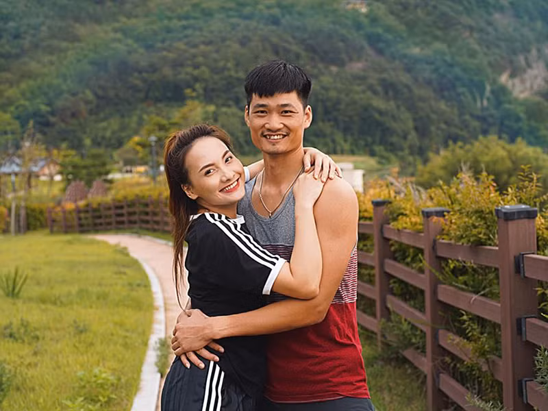 Chồng Bảo Thanh thấu hiểu công việc của vợ nên không ghen khi cô đóng cảnh tình tứ với bạn diễn.