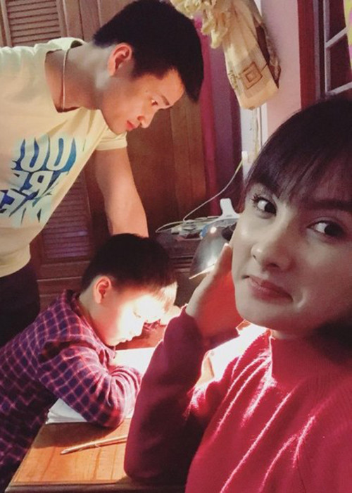 “Chúc mừng Bảo Thanh. Hiếm có chàng trai nào mà lại tuyệt vời như Đức Thắng, cố mà giữ cho chặt nhé Bảo Thanh”, một fan nhắn nhủ Bảo Thanh.