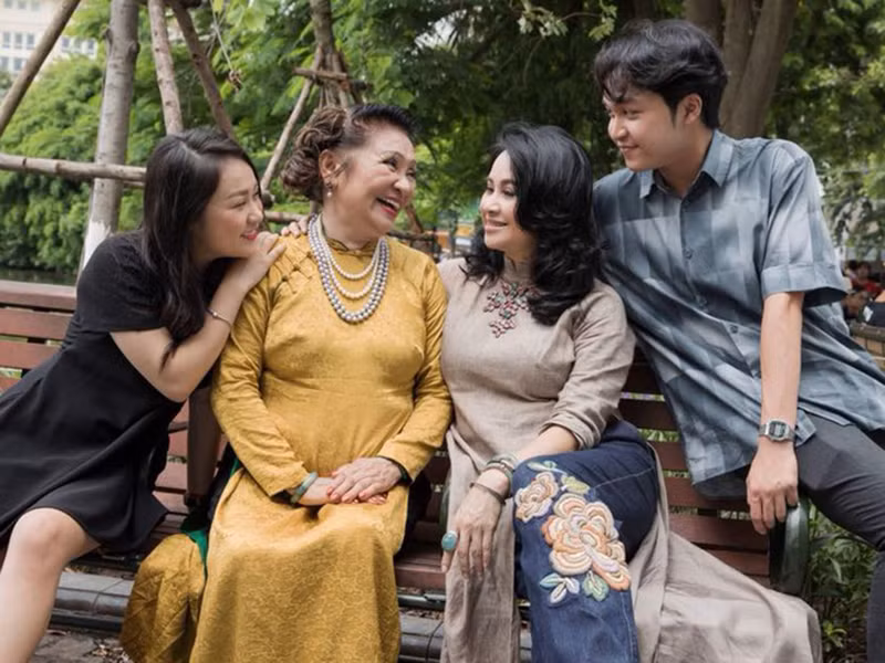 Theo Zing, nghệ sĩ Thanh Hương cho biết, Thanh Lam không sống cùng mẹ và các con nhưng luôn dành thời gian, quan tâm tới mọi người. Nhờ sự quan tâm của con gái và các cháu, nghệ sĩ Thanh Hương đã vơi bớt phần nào nỗi cô đơn khi nhạc sĩ Thuận Yến qua đời. Ảnh: An ninh thủ đô